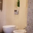 Biały piec kaflowy w klasycznym klimacie Dom Mikołów