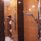 W bieli i fuksji apartament Katowice