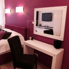 W bieli i fuksji apartament Katowice