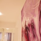 W bieli i fuksji apartament Katowice