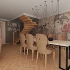 Wnętrze domu z oryginalnymi wydrukami Tychy